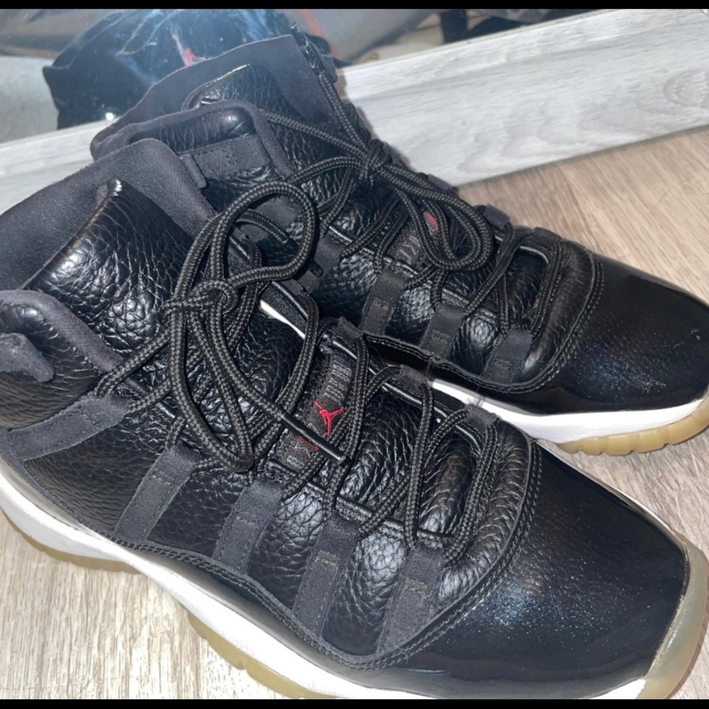 JORDAN 11s